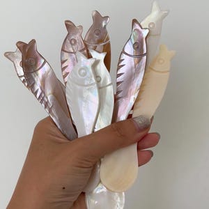 Fish-shaped caviar spoon Mother-of-pearl spoon