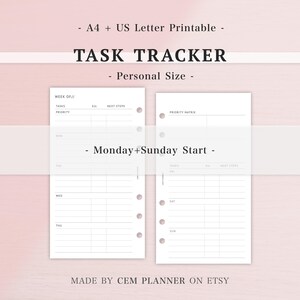 Könnte beinhalten: Ein weißer Task-Tracker-Druck mit dem Text "TASK TRACKER" und "Personal Size". Der Planer enthält Abschnitte für Aufgaben, Prioritäten und nächste Schritte, mit einem Montag+Sonntag-Start. Der Text "MADE BY CEM PLANNER ON ETSY" steht unten.