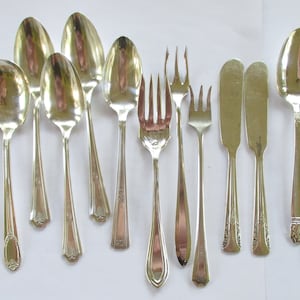 LOT Vintage Silverplate Flatware & Serving Pieces
