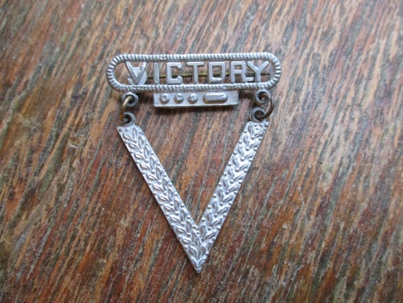 WWII V for Victory Pin Brooch Dot Dot Dot Dash Sil