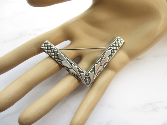 Large Sterling WWII Victory Pin V for Victory Pin