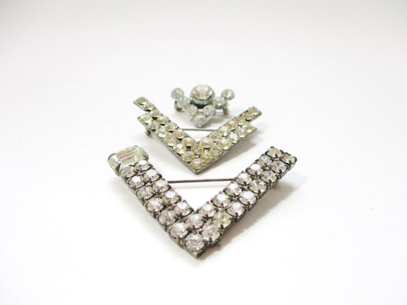 WWII Victory Pins V for Victory Brooch Crystal Rh… - image 3