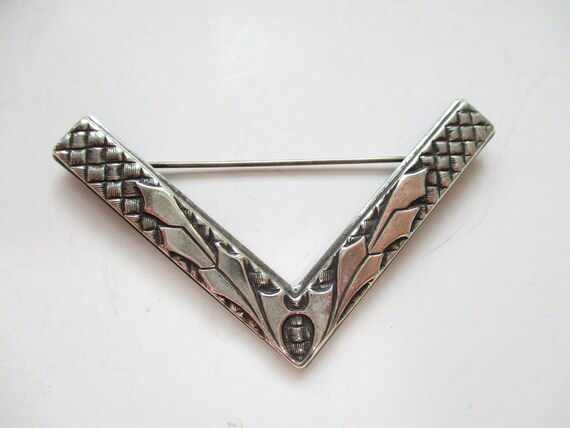 WWII Victory Pin V for Victory Brooch Silver Tone… - image 8