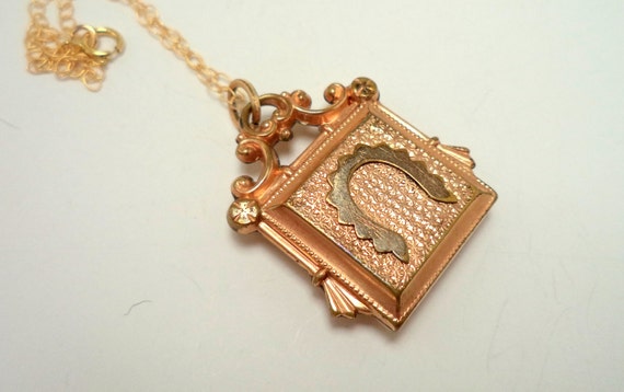 Antique Rose Gold Gf Pendant Double Sided Horseshoe Moss Agate And New Gf Chain Necklace Antique Rose Gold Gf Pendant Double Sided Horseshoe Moss Agate And New Gf Chain Necklace