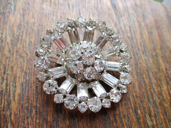 Vintage Signed WEISS Crystal Rhinestone Brooch - image 8