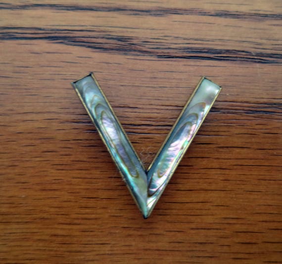 WWII Victory Pin V for Victory Pin Mother of Pearl