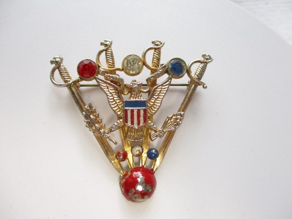 WWII USA Patriotic Brooch V for Victory Eagle Gla… - image 10