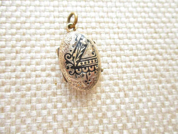 Antique Victorian Mourning Locket Black Enamel Go… - image 1