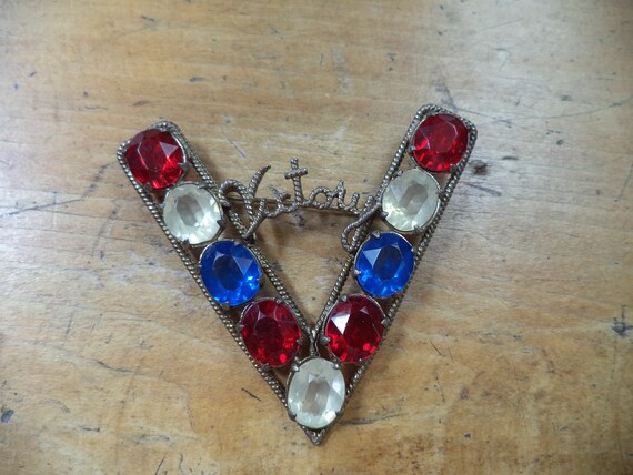 Large WWII Victory Pin V for Victory Red White Blu
