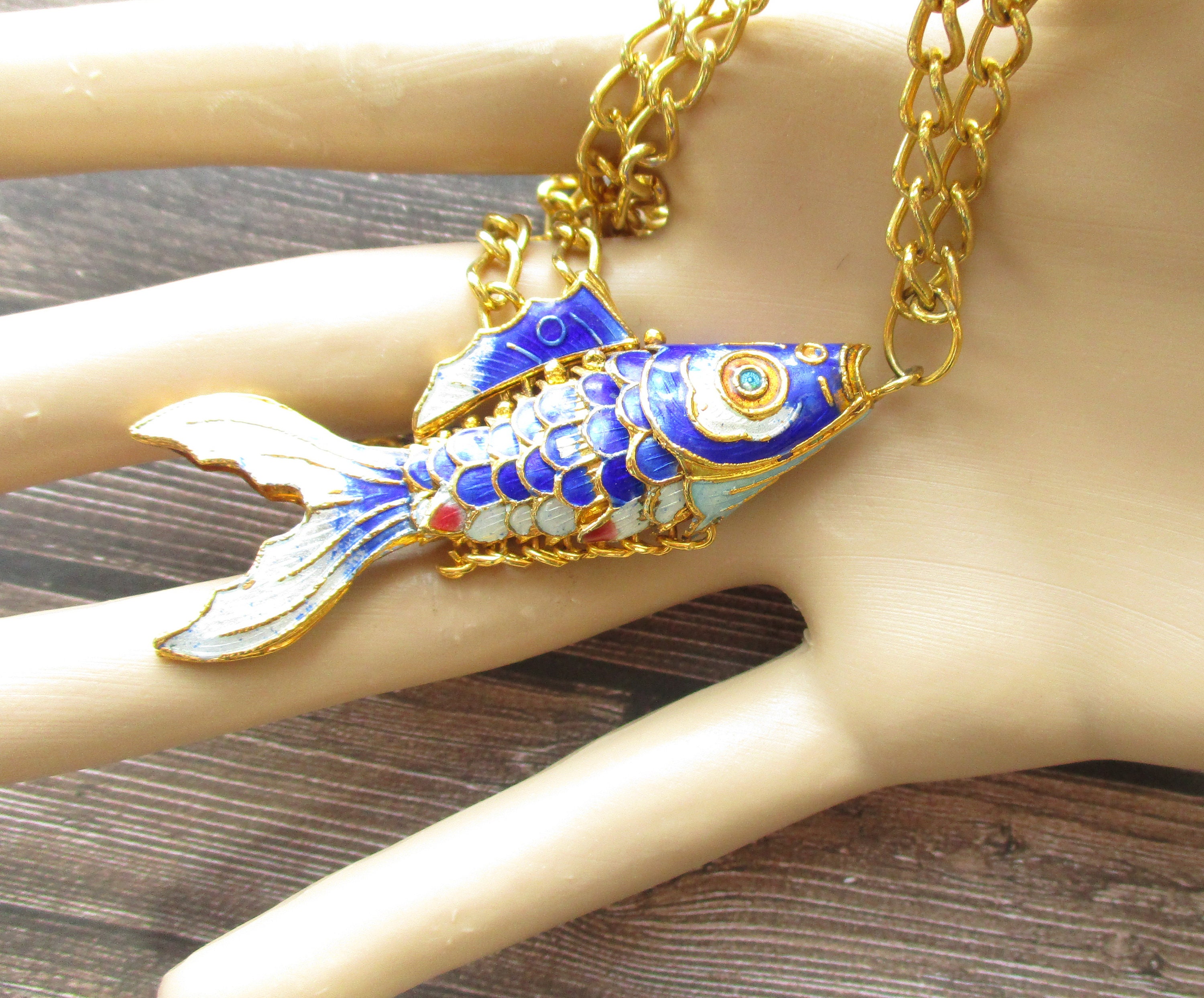 Jointed Fish Necklace With Chain Shows Incredible Detail