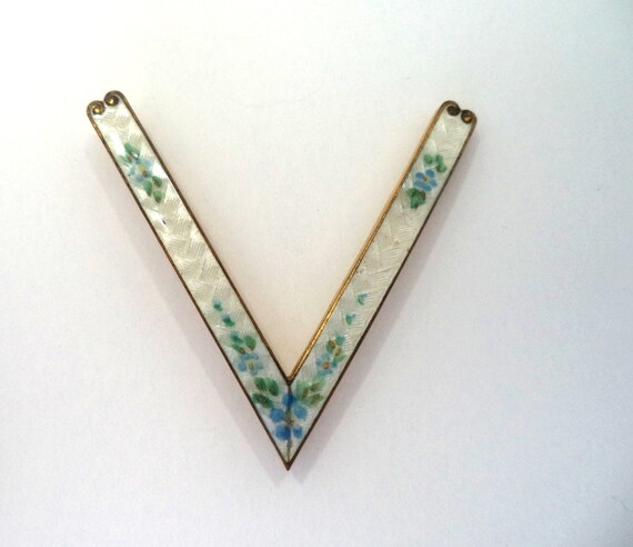 WWII Victory Pin V for Victory Pin Enamel Forget M