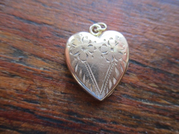 WWII V for Victory Locket GF Heart Locket Forget M