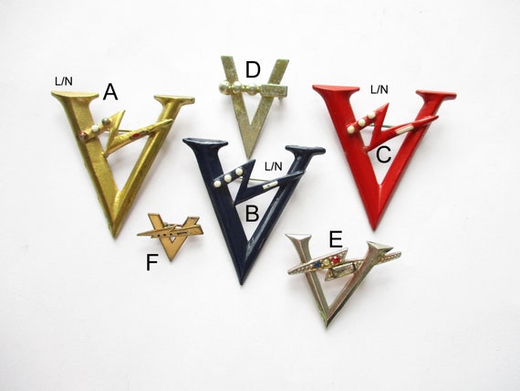 Vintage WWII Victory Pin V for Victory L/N Dot Do… - image 1