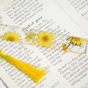 Personalized Pressed Flower Bookmark,Pressed Flower Acrylic Resin Bookmark with flower,Custom Name Bookmark, Gift for Teachers,Book Mark