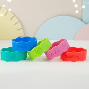 Personalized Silicone Tumbler Sleeve, Custom Name Cup Wrap, Non-Slip Cup Grip Band, Kids Water Bottle Identifier, Teacher Gift