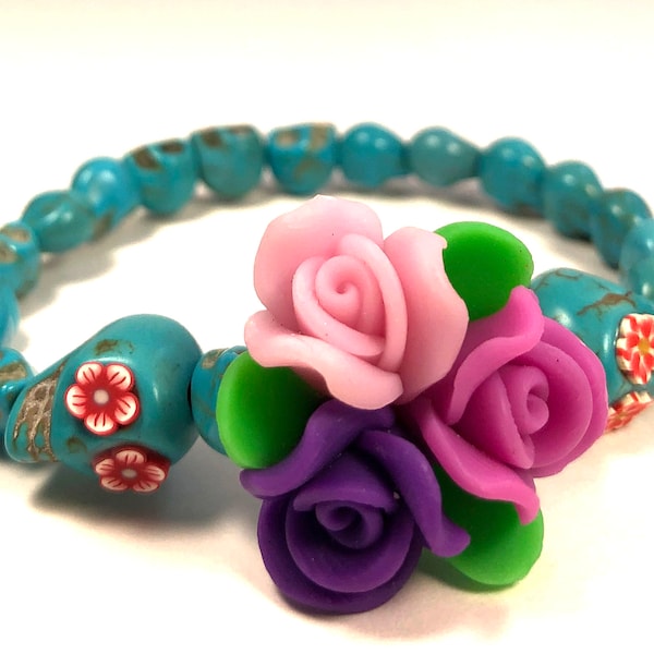 Bracelet crâne de sucre turquoise avec bouquet de fleurs violettes et roses - Jour des morts - Dia de los Muertos - Bijoux d'Halloween