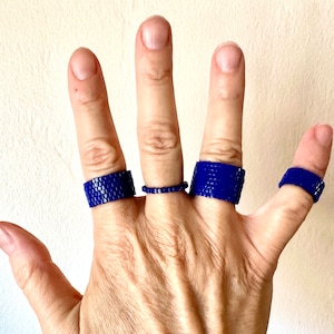 Anillo con cuentas azul índigo - Seleccione un ancho - Estilo de ladrillo - Anillo azul cobalto - Anillo de cuentas de semilla de peyote - Joyería minimalista diaria informal