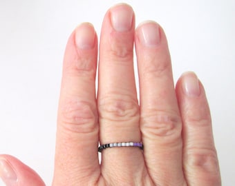Anello con perline per orgoglio asessuale: fascia nera, anello con linea sottile