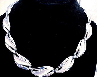 Signed Trifari Silver Tone Leaf Necklace – Mid Century Link Design