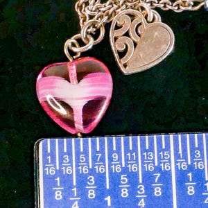 Collar Brighton Deco Bright con colgante de corazón descatalogado y cuentas de vidrio de colores. imagen 8