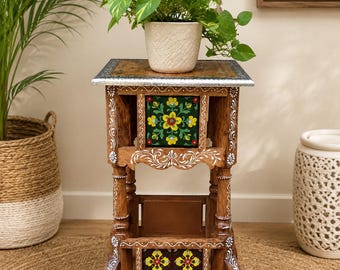 Handbemalter Blumenständer aus Holz, rustikaler Boho-Beistelltisch, handgefertigter Akzentsockel, indischer geschnitzter Beistelltisch, dekorativer Holzhockerdekor
