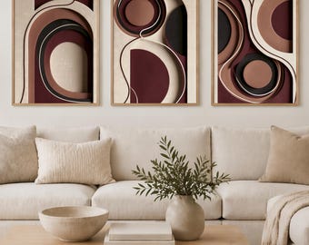 Könnte beinhalten: Ein Set aus drei gerahmten Wandbildern mit abstrakten, geschichteten Formen in den Farben Dunkelburgunder, Anthrazit, sanftem Beige und gedecktem Terrakotta. Jeder rechteckige Druck zeigt geschwungene Linien und kreisförmige Elemente.