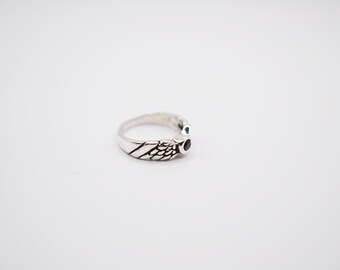 Anillo de plata con alas hecho a mano en EE. UU.
