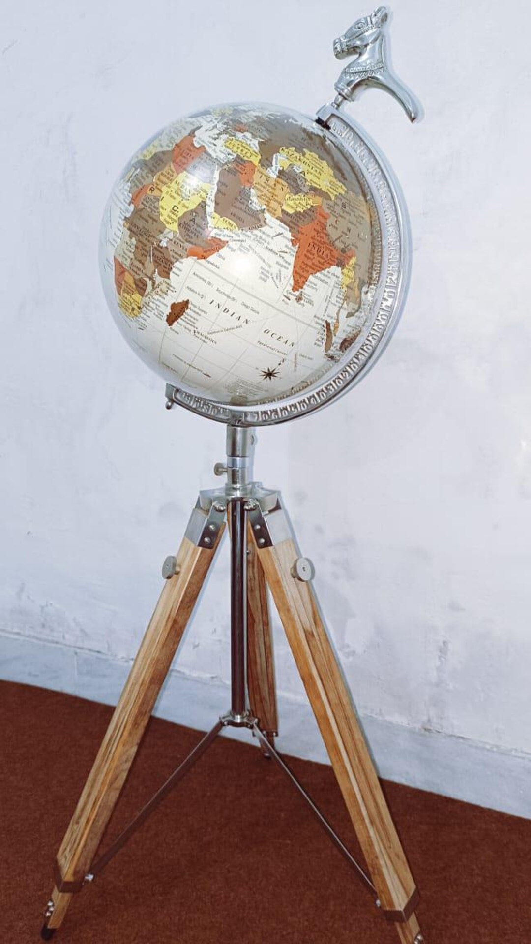 ヴィンテージスタイルの地球儀（木製三脚付き） - 高さ50インチ - Etsy