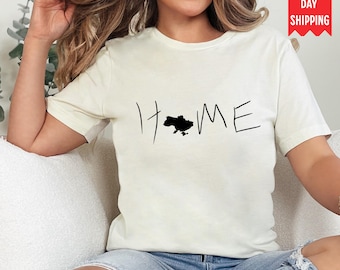 T-shirt HOME Ucraina, maglietta ucraina minimalista, regalo patriottico, maglietta con mappa dell'Ucraina, abbigliamento della diaspora, maglietta a sostegno dell'Ucraina, maglietta unisex