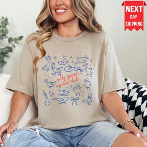 Silly Goose Auntie Shirt: Playful Aunt Gift - Pregnancy Announcement