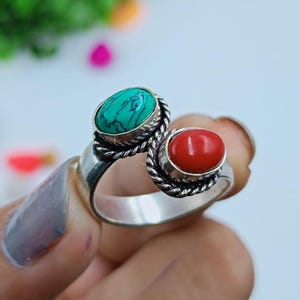 Sterlingzilveren ring rood koraal en turkoois: verstelbare boho-sieraden, ring groene stenen, handgemaakte sieraden, ring rood koraal, ring turkoois