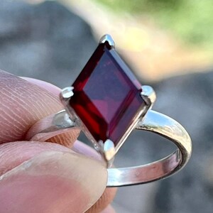 Anillo de rubí rojo talla cometa, anillo llamativo de plata de ley 925, joyería con piedras preciosas llamativas