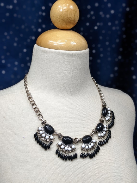 Vintage Beaded Black and White Fan Motif Necklace… - image 3