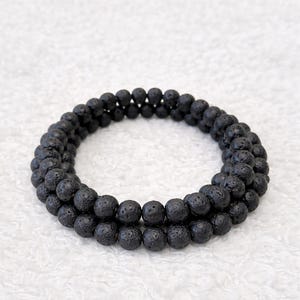 Set di 2 braccialetti in pietra lavica nera – Diffusore di oli essenziali in pietra vulcanica da 8 mm per radicamento