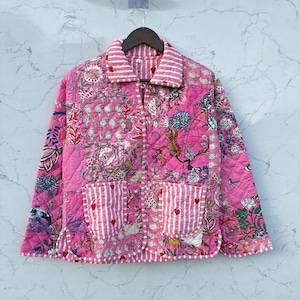 Chaqueta de algodón acolchada hecha a mano con retazos, de estilo bohemio floral.