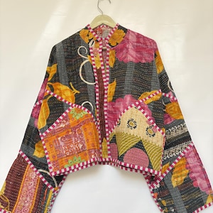 Kantha-jas voor dames, vintage gewatteerde jas, boho katoenen jas, omkeerbare Kantha-jas, handgemaakte patchwork bovenkleding