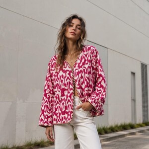Chaqueta de patchwork de algodón / Chaqueta acolchada hecha a mano, abrigo floral bohemio, abrigo vintage indio