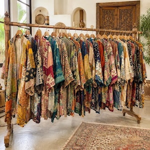 Parti med sidenkimono i grossistledet | Indiska bohemiska handgjorda vintagemorgonrockar, lapptäcks-kimonos