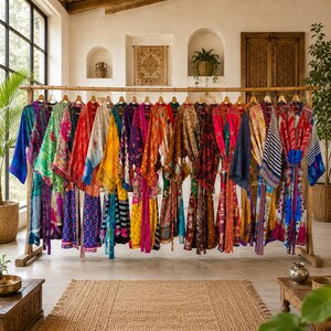 Indische Seidenkimonos (Großhandel) | Handgefertigte Boho-Vintage-Patchwork-Bademäntel, Bademantel-Großpackung