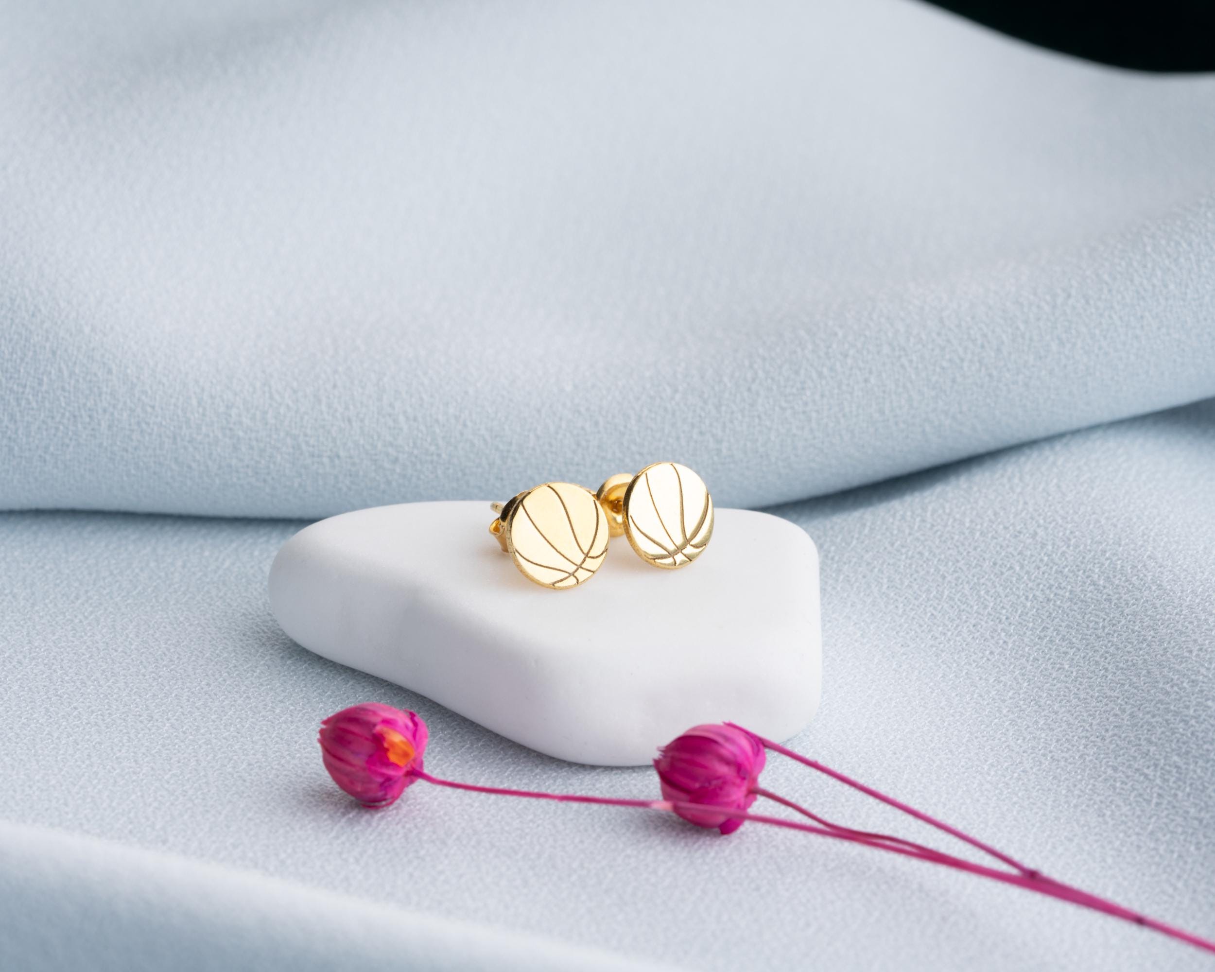 スターリングシルバーのバスケットボールスタッドピアス：ミニマリスト