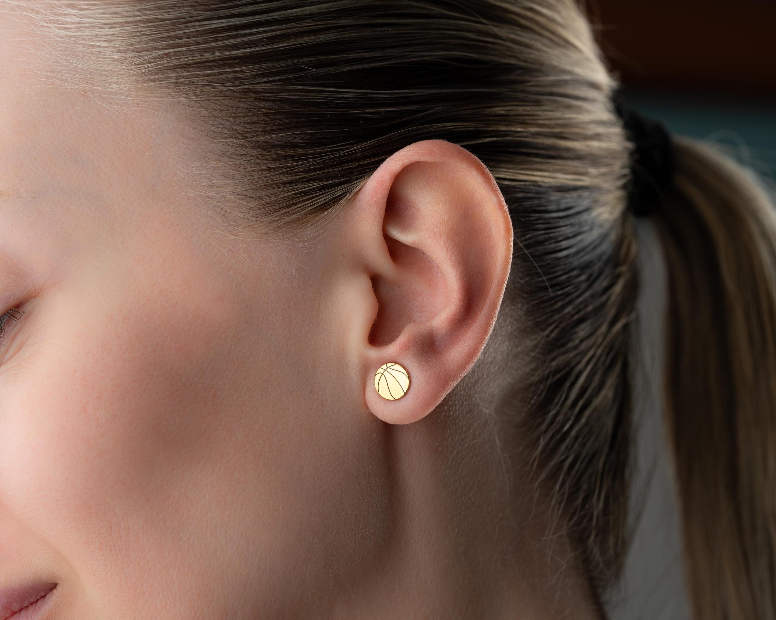 スターリングシルバーのバスケットボールスタッドピアス：ミニマリスト