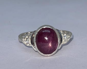 Natuurlijke sterrobijnrode donkerrode stenen ring van 925 sterlingzilver – A Celestial Classic