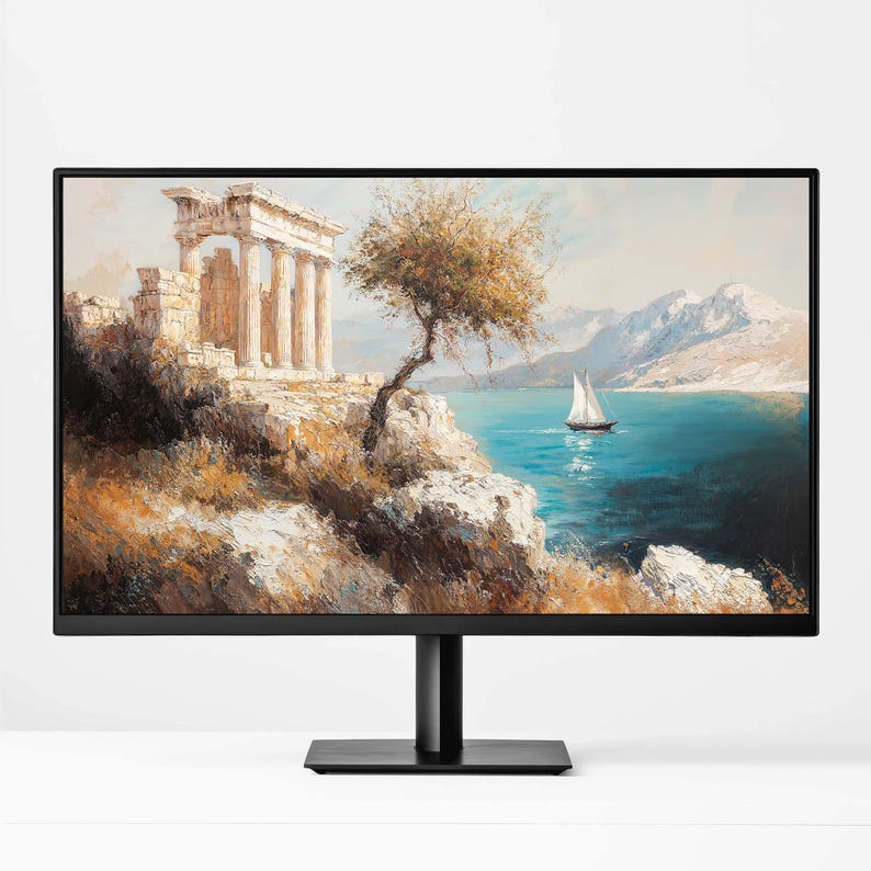 Puede incluir: Un monitor de ordenador negro que muestra una pintura de paisaje. La pintura representa ruinas antiguas con columnas blancas, un &aacute;rbol, un velero en agua azul y monta&ntilde;as nevadas. El monitor est&aacute; sobre un soporte negro.