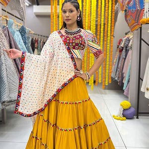 big flair Navratri Special Heavy rayon chaniya Choli For Woman,Navratri Special chaniya Choli,garba special chaniya choli,New ghagra Choli