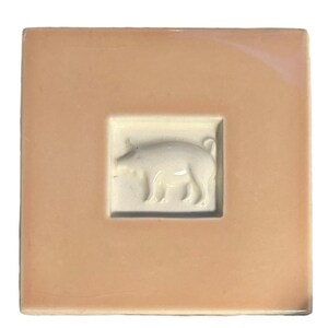 Azulejo de cerâmica rosa, com porco, tripé, placa de aquecimento, carrinho de puxar, 1990, EUA, NYC