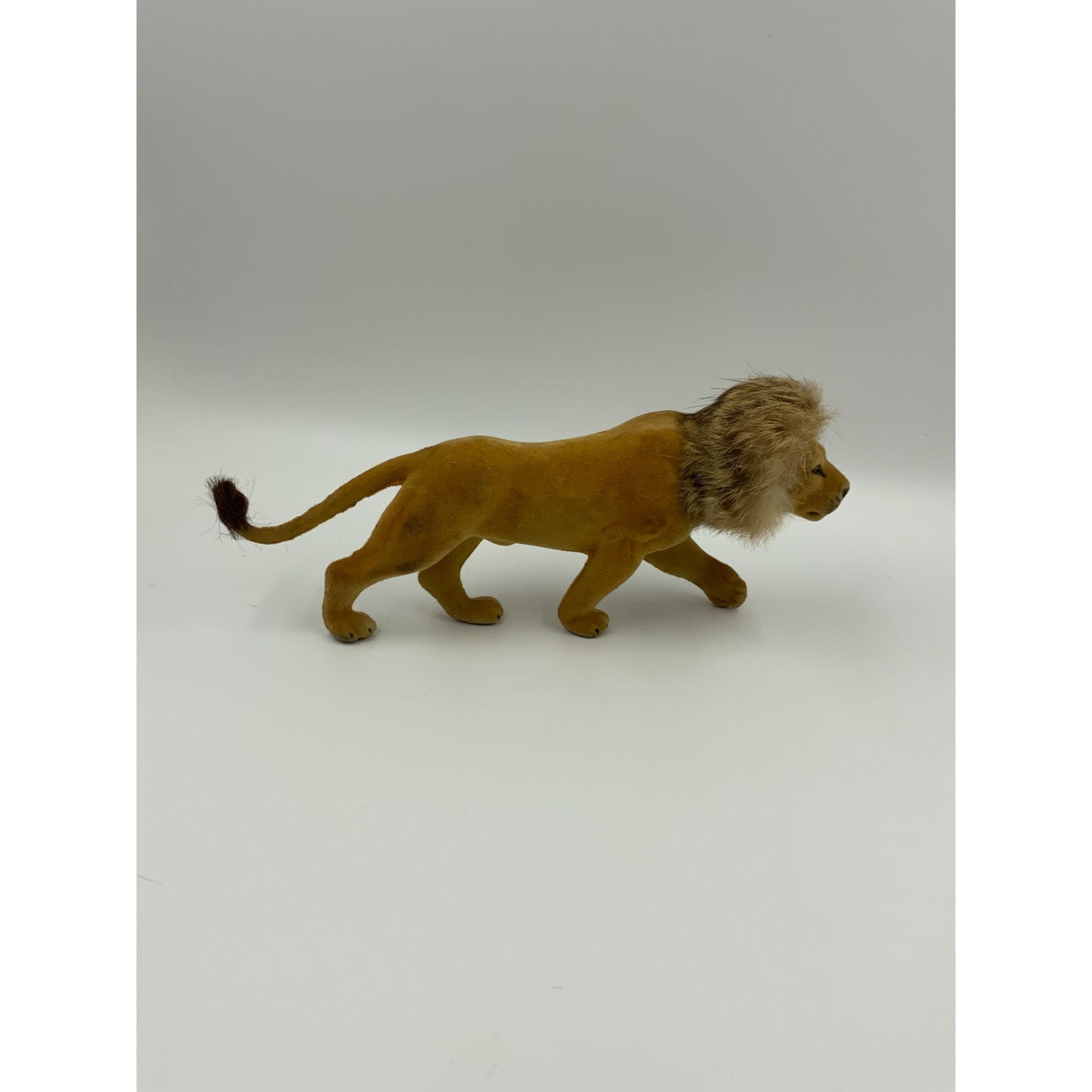 Vintage Lion Tan Felt covered with fur mane, 10 mouth closed and laying  down