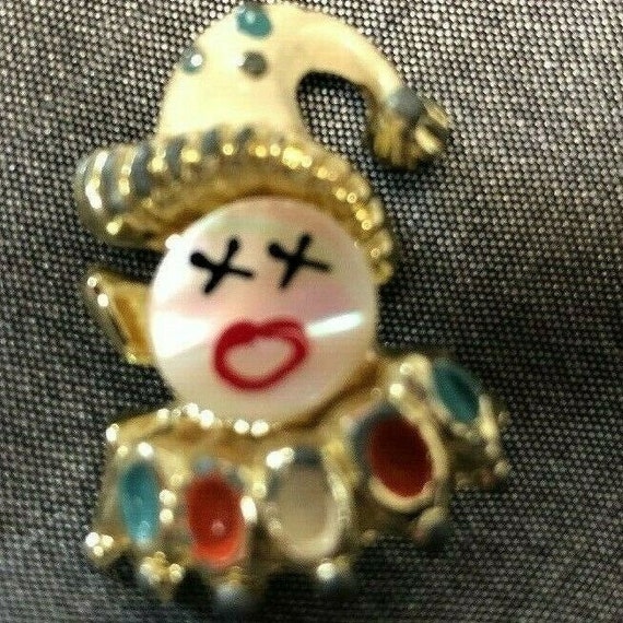 Vintage Gold Tone Mother of Pearl Enamel Clown Sc… - image 3