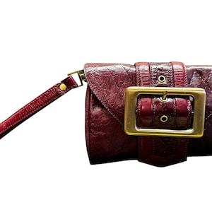 „Helen Welsh“ Burgund Leder Schnalle Geldbörse Clutch Wristlet Handtasche 8x5x3.25 ”