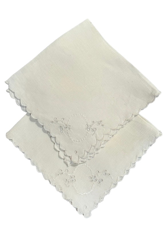 Luncheon Linen Napkins, Antique French Knot and em