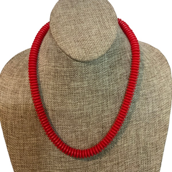 Collier de faux corail perlé plat, faux corail rouge, corail naturel, collier de déclaration, collier rouge